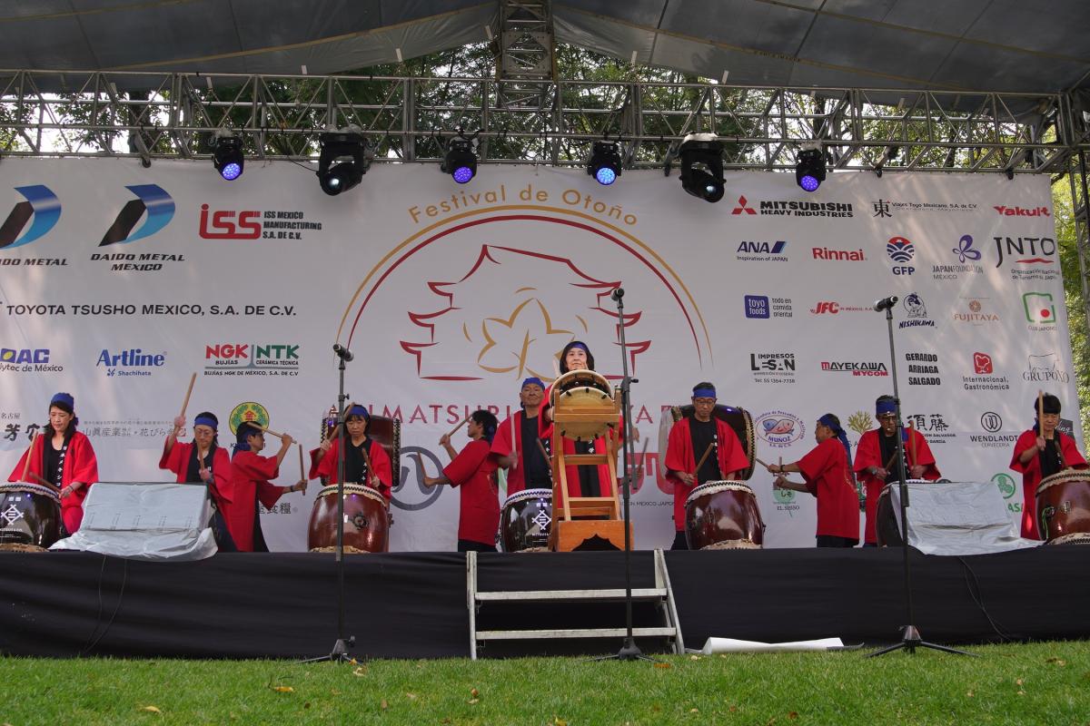 職員有志による太鼓演奏