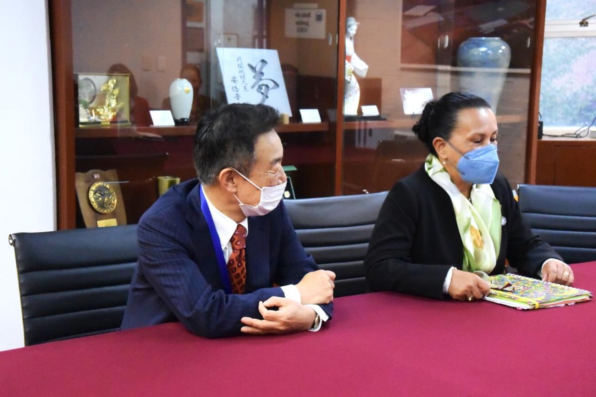 El director general y la directora de secc mexicana