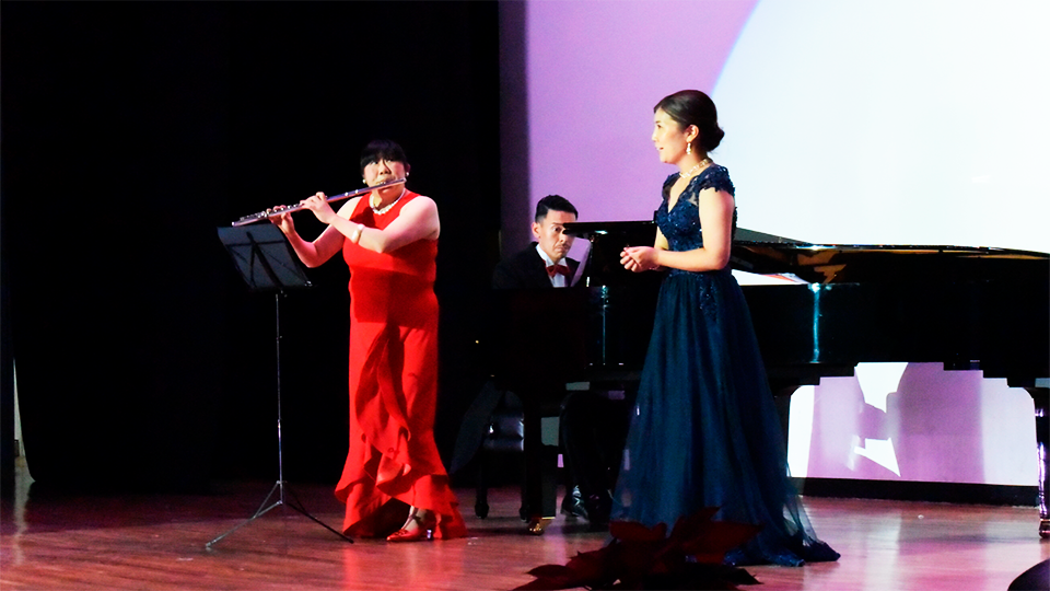 Shimon Higashi, Shina Higashi y Mino Kawasaki