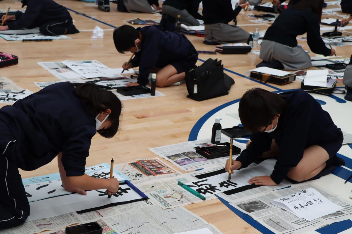 書初め大会　アウディトリオの様子